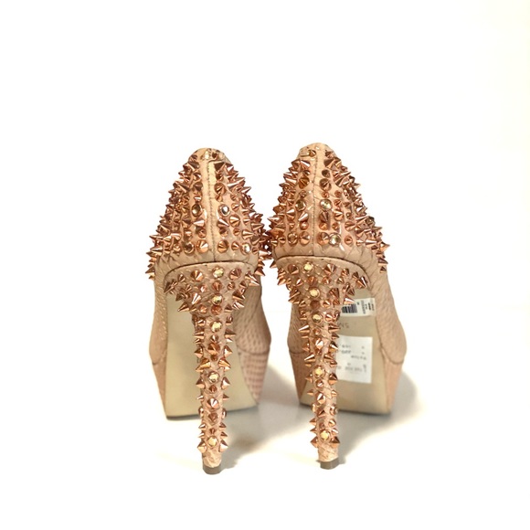 RED Saks Fifth Avenue. Fun style high heels pumps - Picture 6 of 13